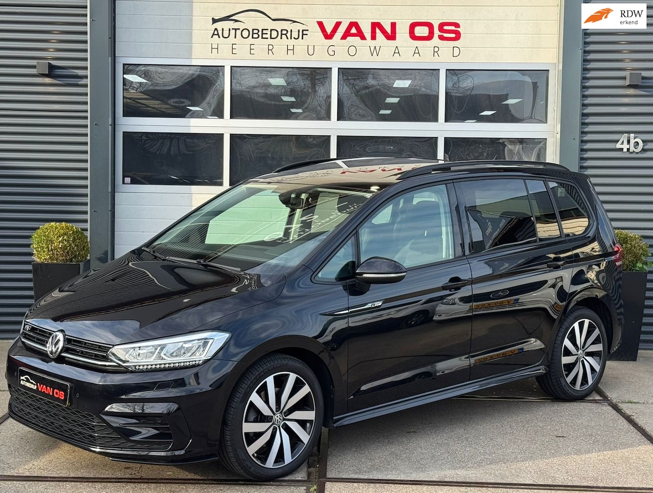 Volkswagen Touran - 1.5 TSI Comfortline 7p l Automaat l R-Line l LM velgen l Achteruitrij camera l Vol opties - AutoWereld.nl