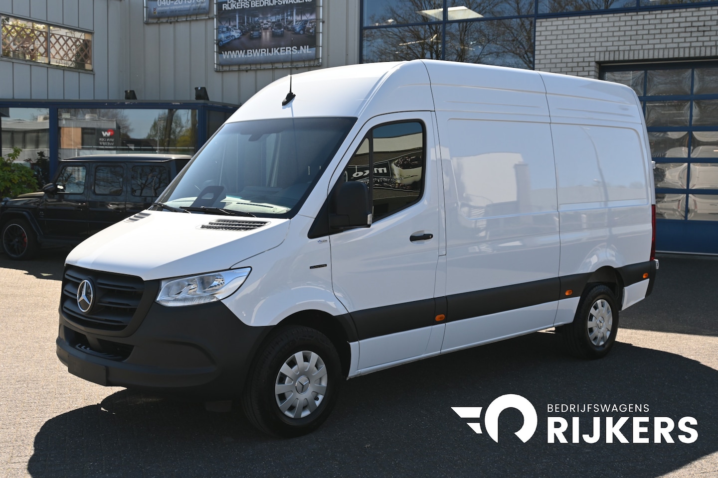 Mercedes-Benz eSprinter - 320 L2H2 Pro 81kWh Snellader, Navigatie, Trekhaak, Winterpakket, Etc. - AutoWereld.nl