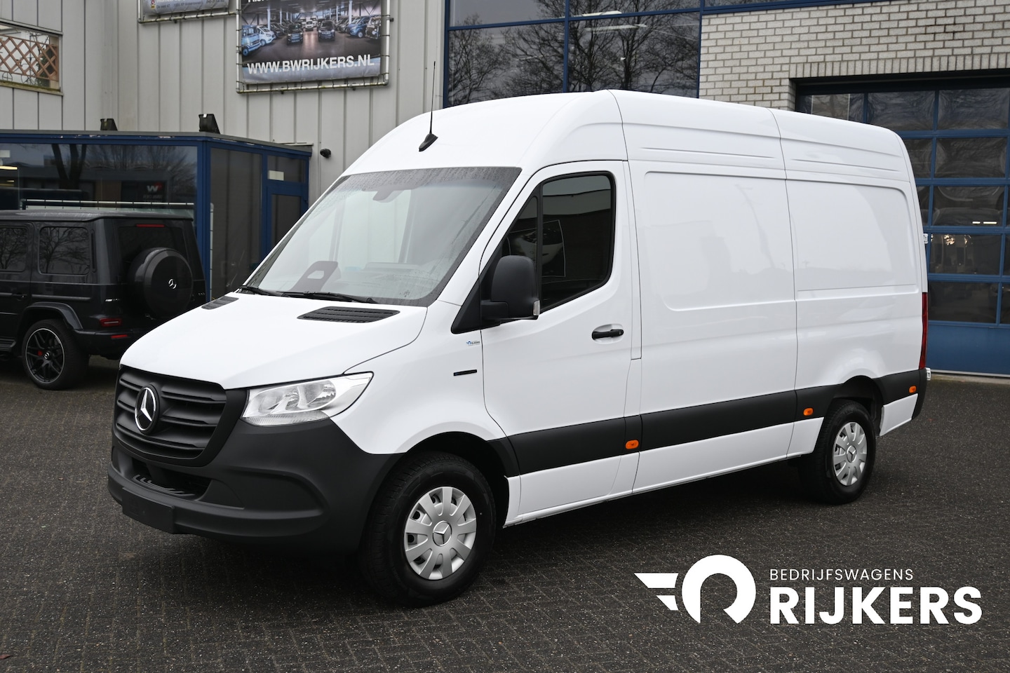 Mercedes-Benz eSprinter - 320 L2H2 Pro 81kWh Snellader, Navigatie, Trekhaak, Winterpakket, Etc. - AutoWereld.nl