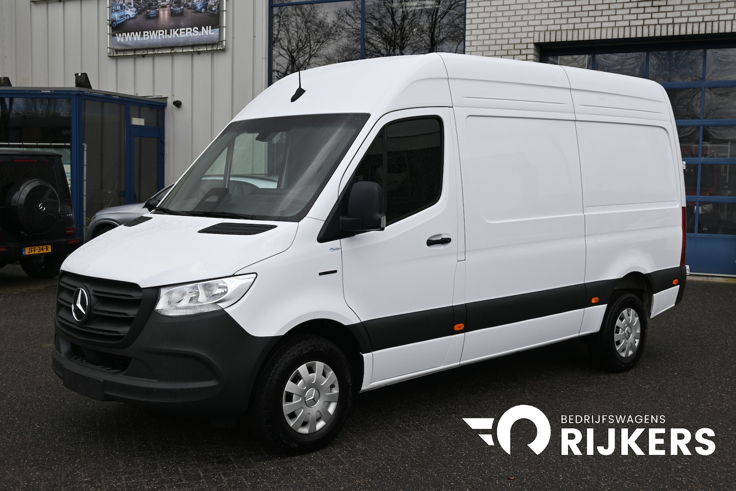 Mercedes-Benz eSprinter - 320 L2H2 Pro 81kWh Snellader, Navigatie, Trekhaak, Winterpakket, Etc. - AutoWereld.nl