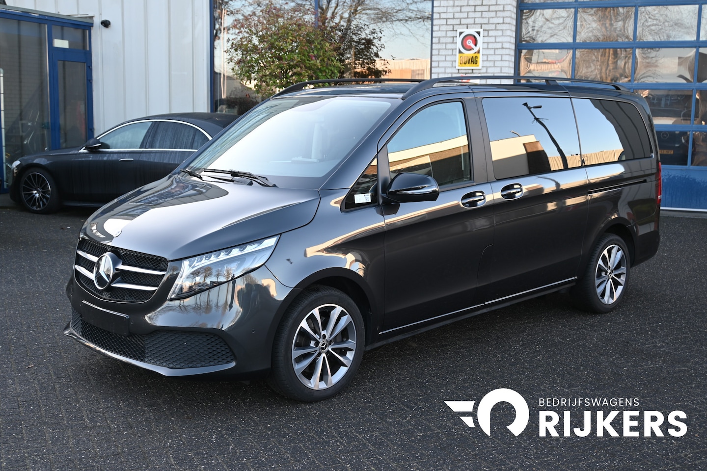 Mercedes-Benz V-klasse - 300d Lang DC Edition LED, Standkachel, Afneembare trekhaak - AutoWereld.nl