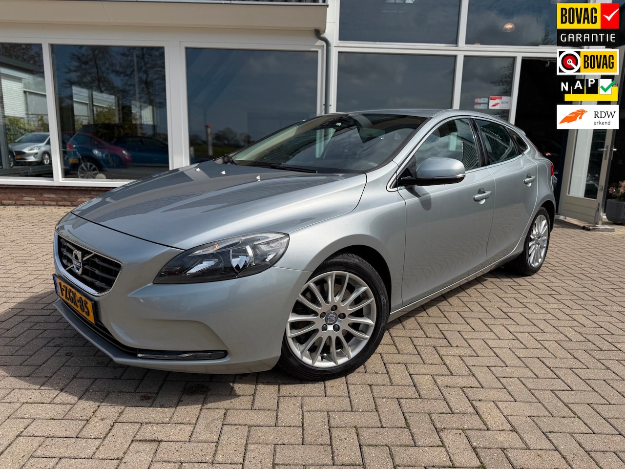 Volvo V40 - 2.0 D4 Summum Business 2.0 D4 Summum Business - AutoWereld.nl