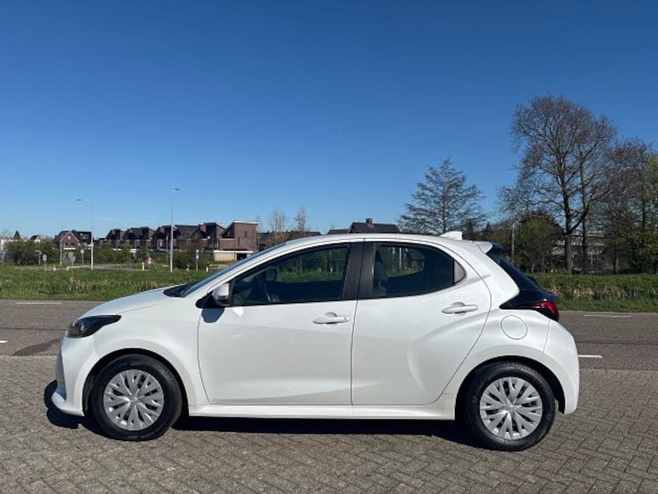 Toyota Yaris - 1.5 Hybrid 115 Active Camera | Cruise | Navi | LED |  LMV 15" | + onderh hist. - AutoWereld.nl