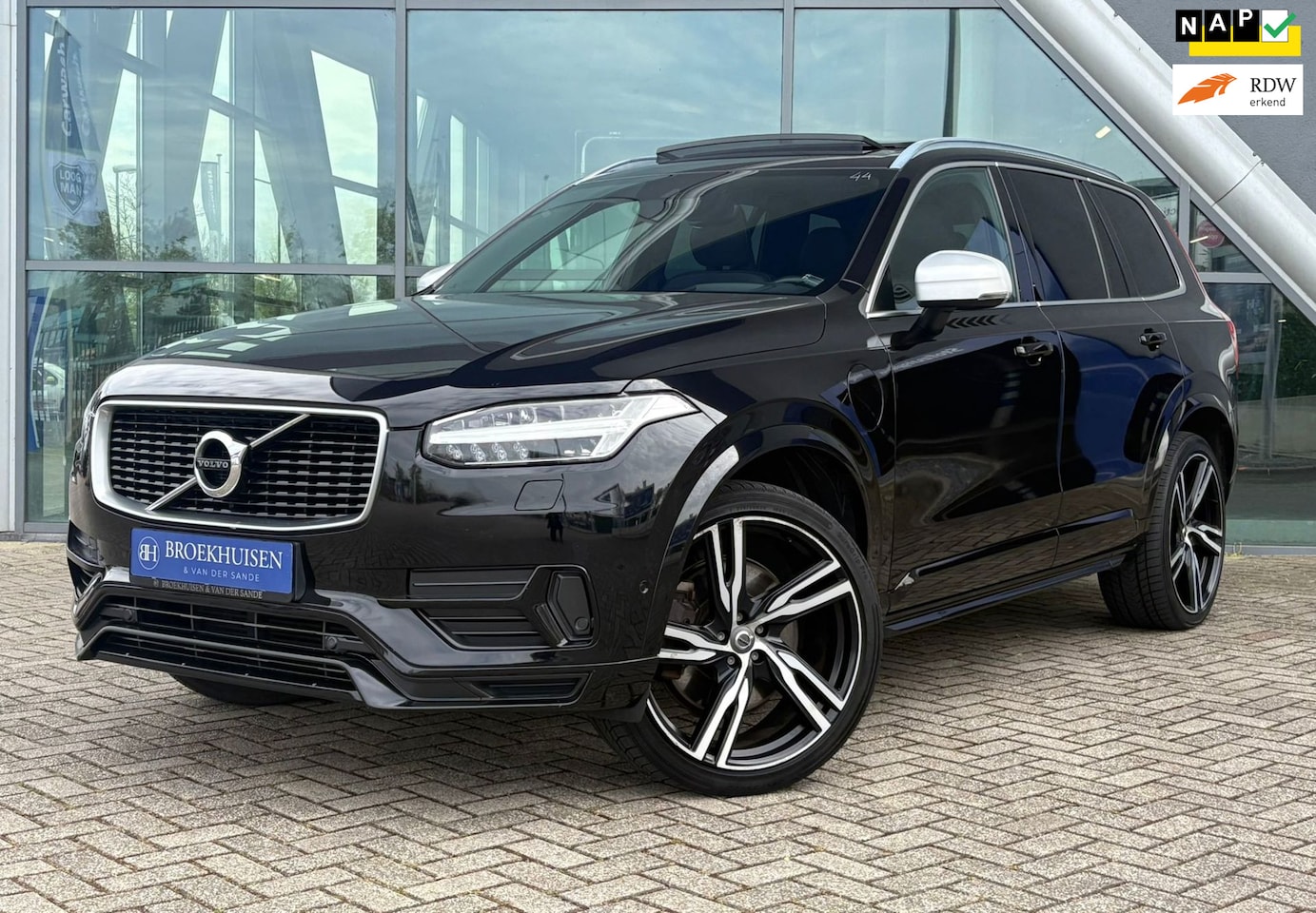 Volvo XC90 - 2.0 T8 Twin Engine AWD Inscription 408pk Luchtvering / Trekhaak / Bowers Wilkins Audio - AutoWereld.nl