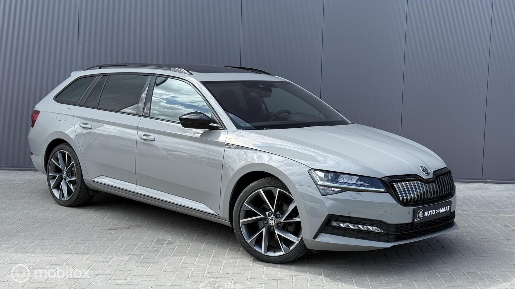 Skoda Superb Combi - 1.4 TSI iV Sportline Pano Trekhaak - AutoWereld.nl