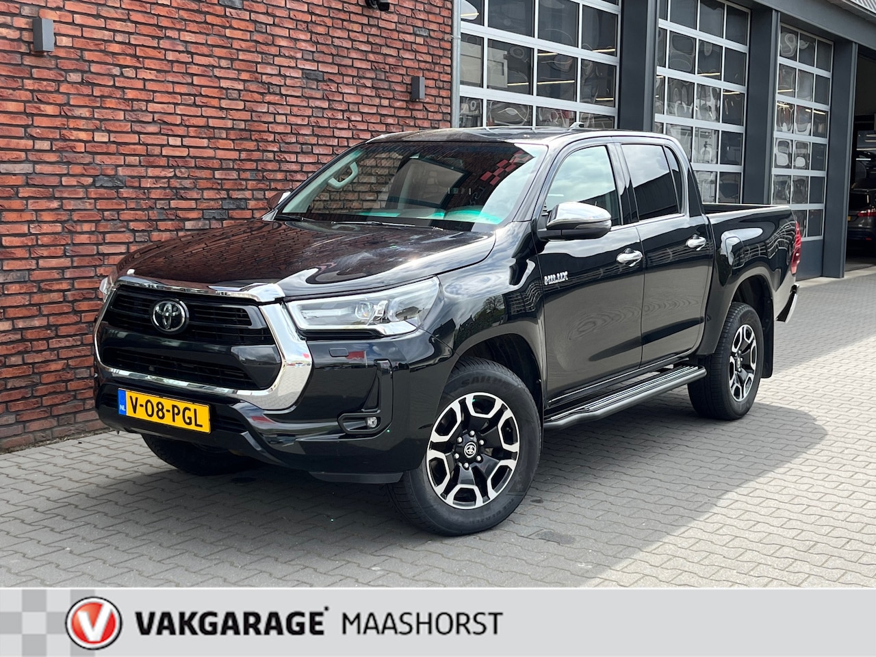 Toyota HiLux - 2.8 D-4D Double Cab Invincible AchteruitrijCam./Adapt.Cruise/PDC/LED/DAB/Clima/AppConnect/ - AutoWereld.nl