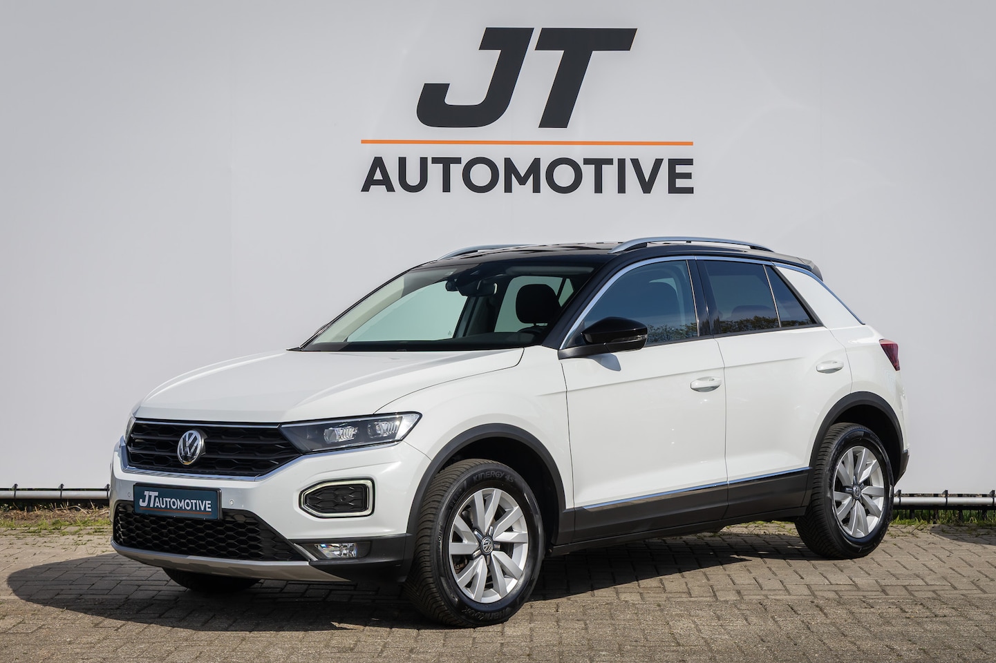 Volkswagen T-Roc - 1.5 TSI Sport R afneembare Trekhaak | Stoel\Stuur verwarming | Camera Adaptive cruise | PD - AutoWereld.nl