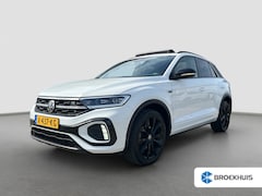 Volkswagen T-Roc - 1.5 TSI R-Line 150pk Business Automaat | Panorama schuifdak | Trekhaak | Digitaal cockpit
