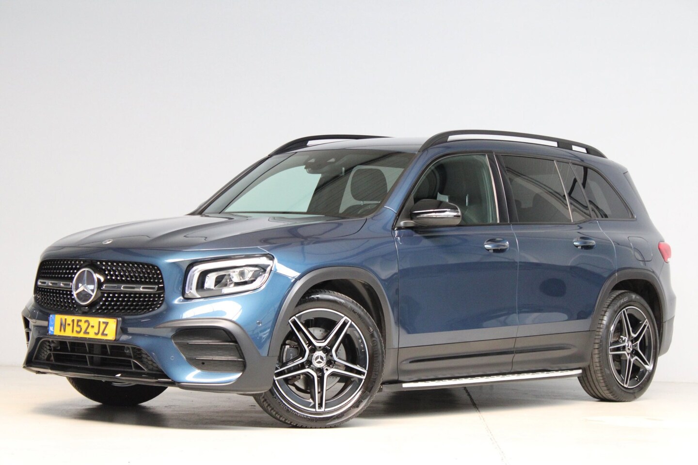 Mercedes-Benz GLB - 200 AMG Night Pakket | sfeerverlichting | achteruitrijcamera | apple carplay | afneembare - AutoWereld.nl
