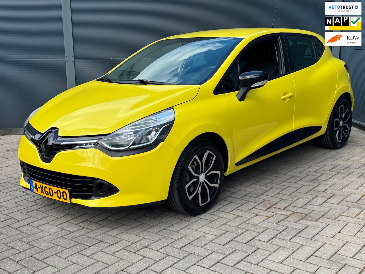 Renault Clio - 1.2 Expression / Automaat / Navi - AutoWereld.nl