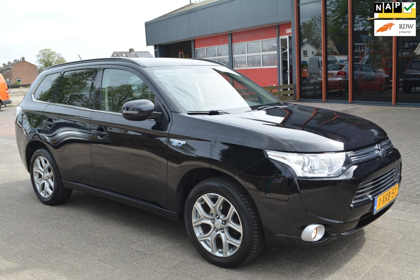 Mitsubishi Outlander - 2.0 PHEV Business Edition 2.0 PHEV Business Edition - AutoWereld.nl
