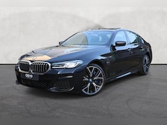 BMW 5-serie - 545e xDrive | HUD | H&K | Keyless | PANO |
