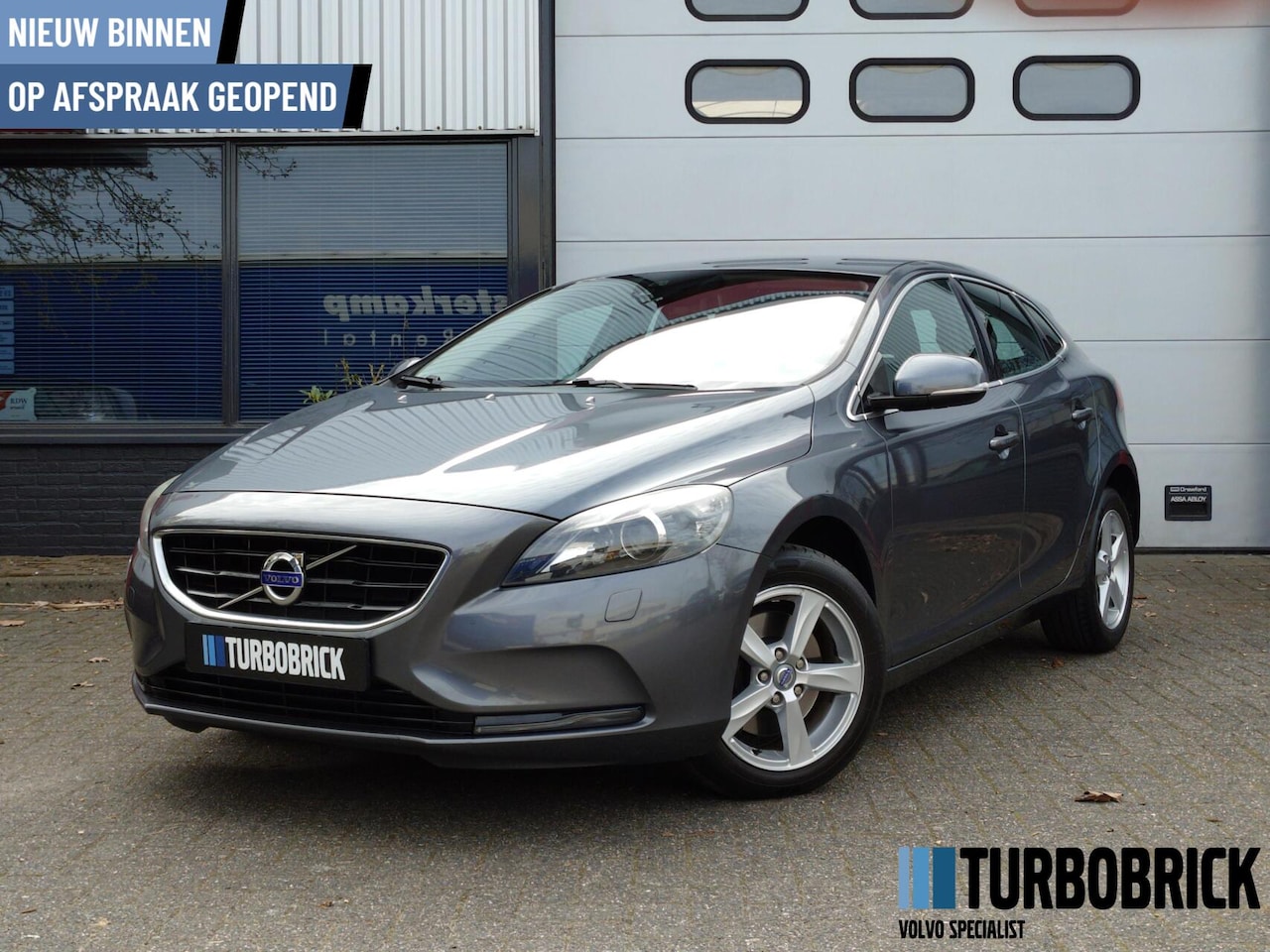 Volvo V40 - 1.6 T3 Momentum |Clima|Cruise|bi-Xenon|PDC|Navi|CitySafety - AutoWereld.nl