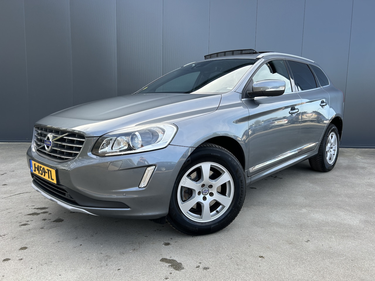 Volvo XC60 - 2.0 D4 FWD Ocean Race LEER PANO DAK NAVI CAMERA CRUISE ECC - AutoWereld.nl