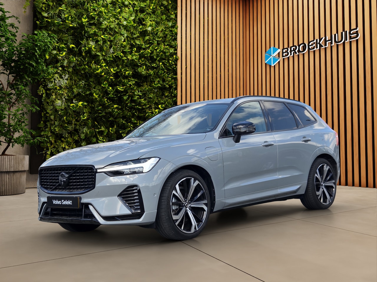Volvo XC60 - 2.0 T8 Plug-in hybrid AWD Ultra Dark | Bowers&Wilkins | Luchtvering | Trekhaak | Head-up | - AutoWereld.nl