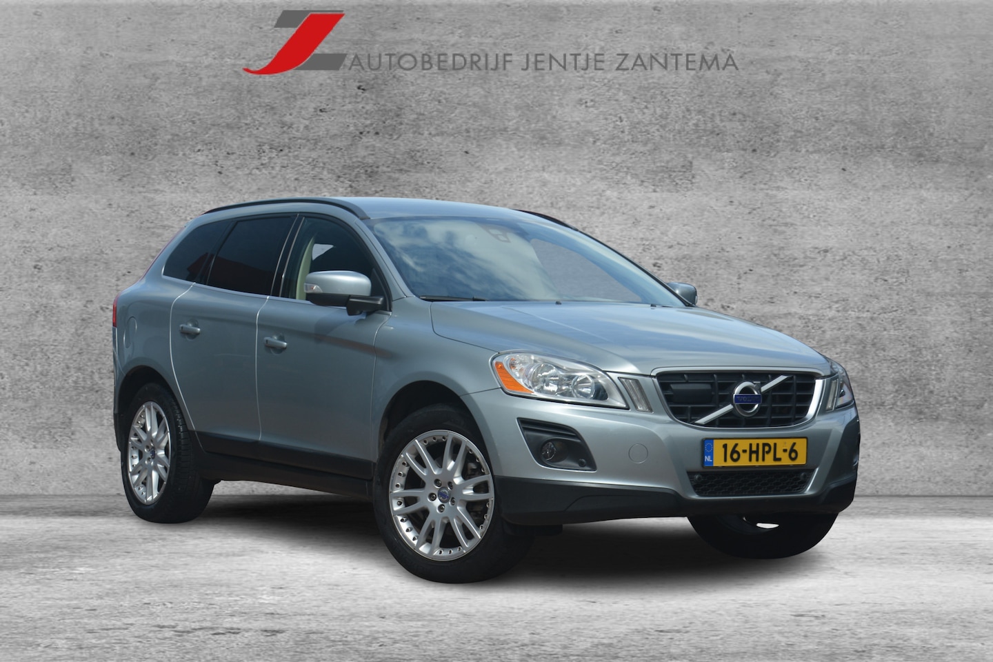 Volvo XC60 - 2.4 D5 AWD Momentum | Bluetooth | Parkeersensoren | Cruise | Clima | Elek Ramen | NL auto! - AutoWereld.nl