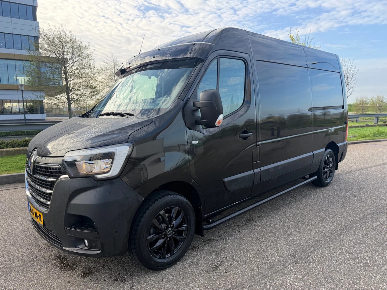 Renault Master - 2.3DCI L2H2 180PK Airco Navi Trekhaak 82000km euro6 - AutoWereld.nl
