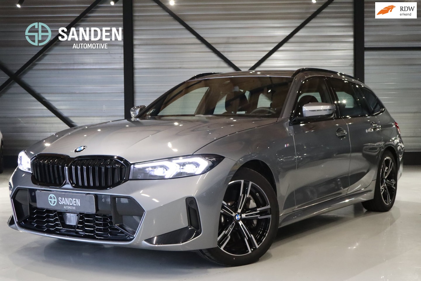 BMW 3-serie Touring - 330i xDrive M SPORT|Automaat|LED|Camera|Navi|Sfeerverlichting|HIFI|Alarm|19inch - AutoWereld.nl