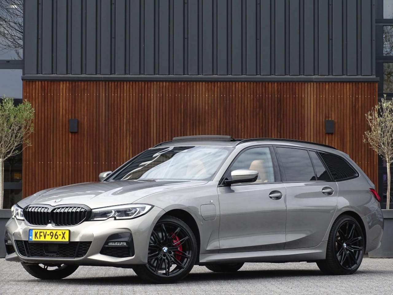 BMW 3-serie Touring - 330e 292PK X-Drive M-Sport / Individual / 360° / Harman Kardon / - AutoWereld.nl