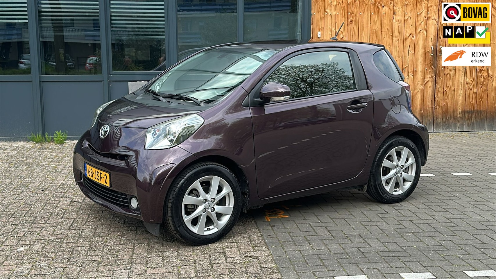 Toyota iQ - 1.0 VVTi Aspiration luxe uitvoering - AutoWereld.nl