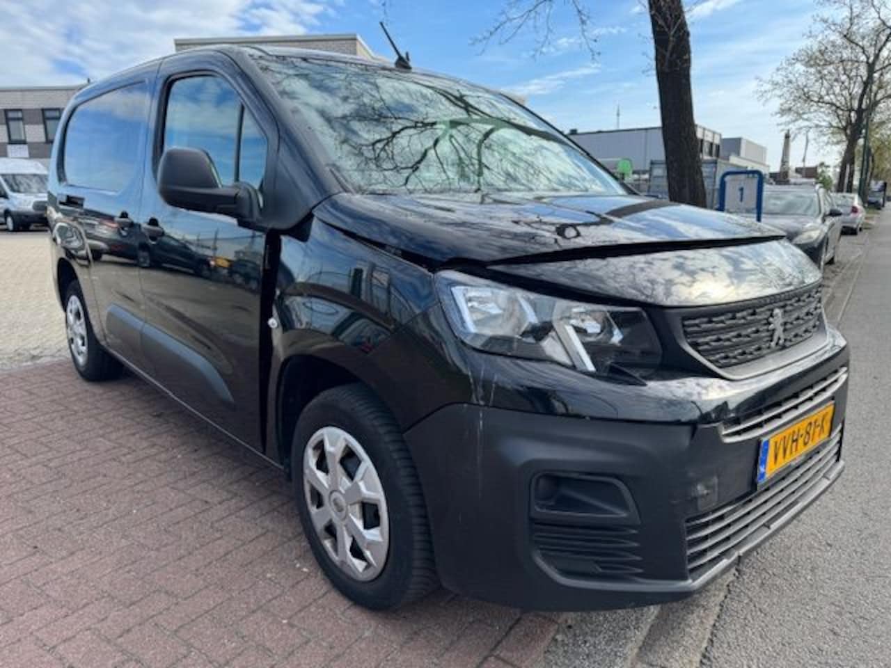 Peugeot Partner - 1.5 BlueHDi 100 L2 3zits Airco,Cruisecontrol VOORSCHADE - AutoWereld.nl