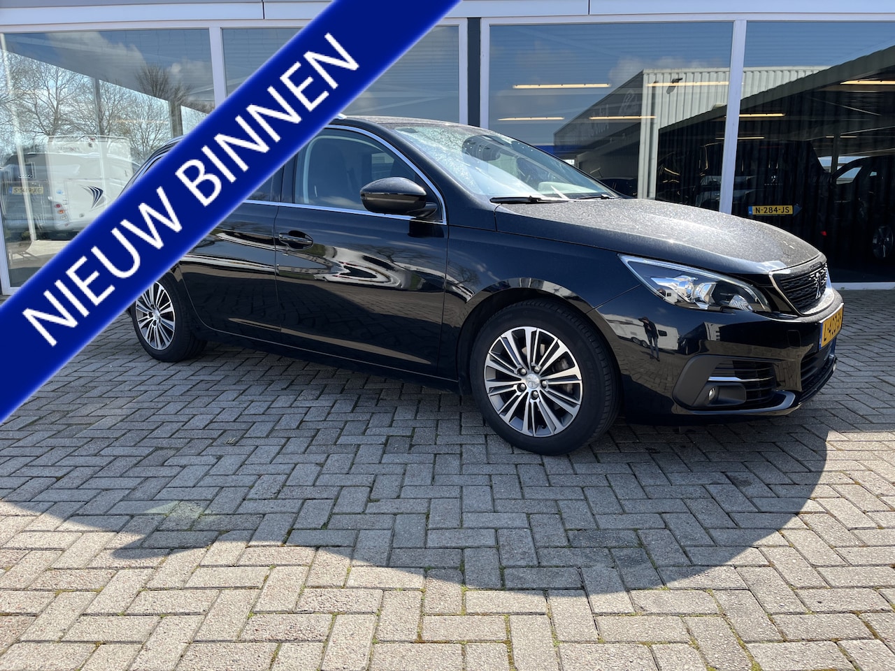 Peugeot 308 SW - 1.2 PureTech Blue Lease Allure Lmv / Led / Virtual / Carplay / Clima - AutoWereld.nl