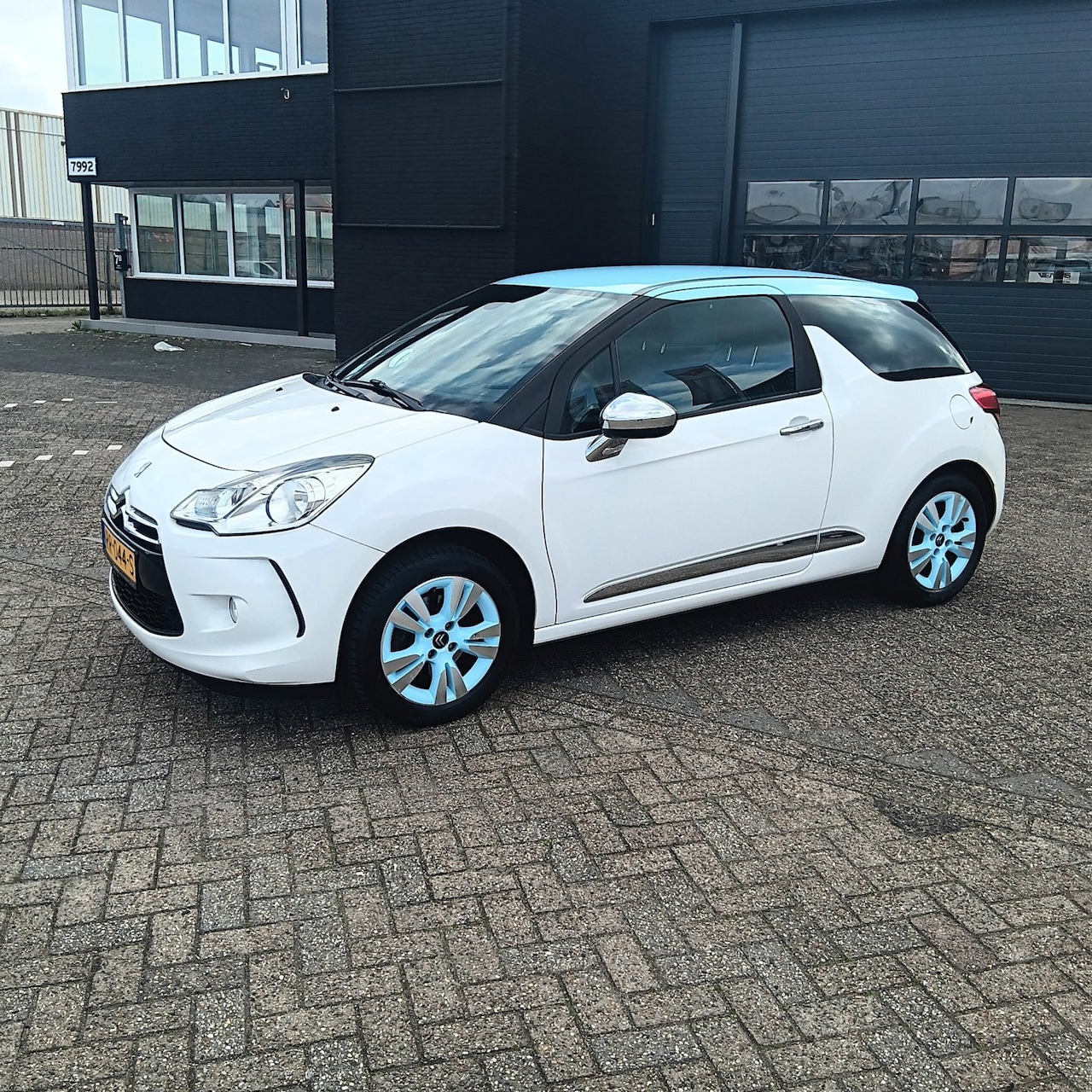 Citroën DS3 - 1.6 So Chic in Black 1.6 So Chic in Black - AutoWereld.nl