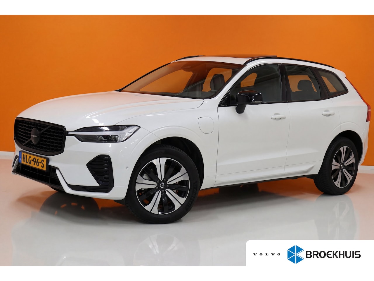 Volvo XC60 - 2.0 T6 Plug-in hybrid AWD Plus Dark | BLIS | Trekhaak | Leder | 360cam | - AutoWereld.nl