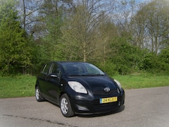 Toyota Yaris - 1.3 VVTi Aspiration . AUTOMAAT . 5 Drs . Flippers . Airco . Trekhaak . enz