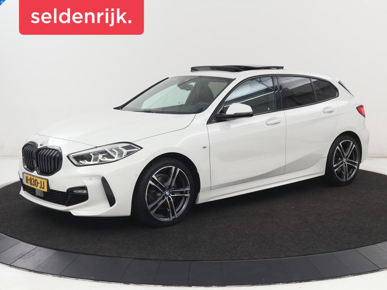 BMW 1-serie - 118i High Executive Edition | M Sport | Panoramadak | Leder | Stoelverwarming | Camera | C - AutoWereld.nl