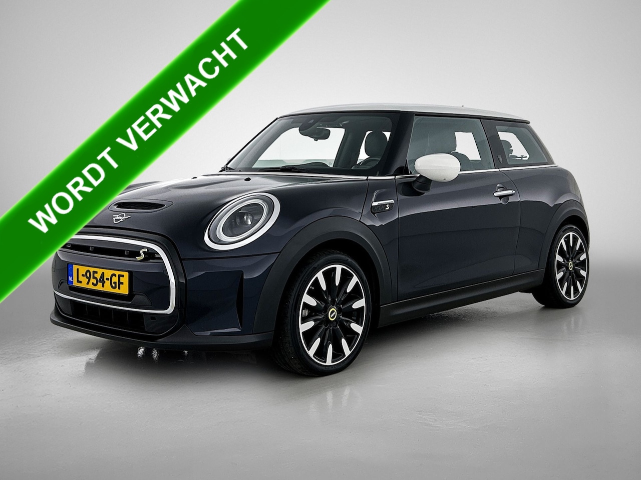 MINI Mini-Electric - Cooper S Yours 135KW / 33 kWh SOH 100% Comfort plus / Leder / Navigatie / Pdc+Camera / Har - AutoWereld.nl