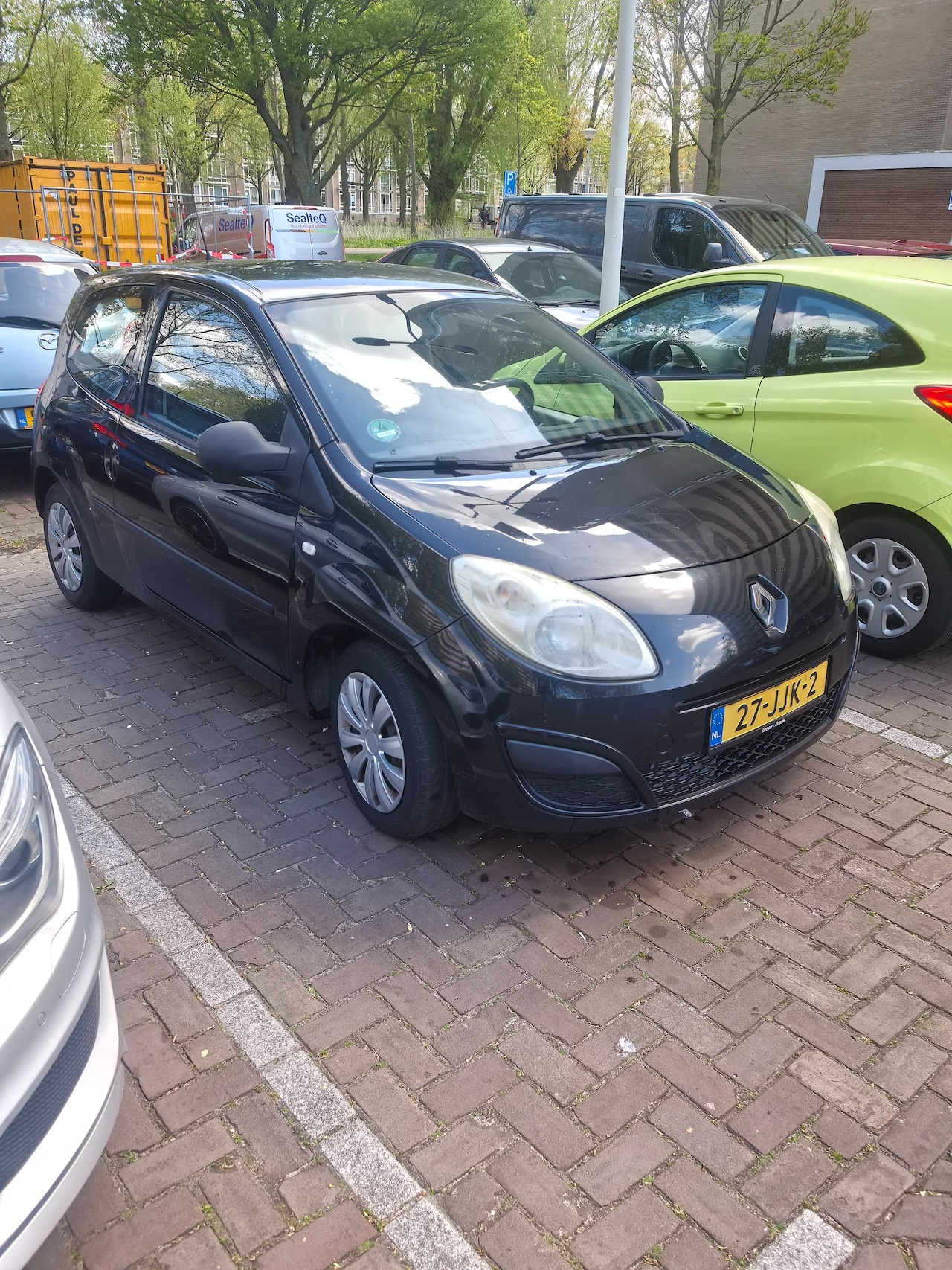Renault Twingo - 1.2 Authentique Hele goed rijdende auto hij kan alleen niet te lang in ze 5 rijden schakelbak moet nagekek - AutoWereld.nl