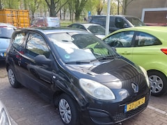 Renault Twingo - 1.2 Authentique Hele goed rijdende auto hij kan alleen niet te lang in ze 5 rijden schakelbak moet nagekek