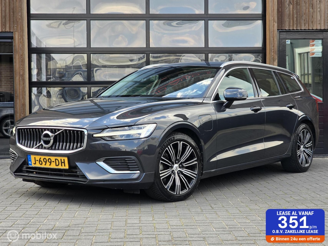 Volvo V60 - 2.0 T6 TWIN ENGINE 340PK LEER CARPLAY NAVI AWD - AutoWereld.nl