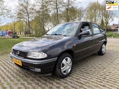 Opel Astra - 1.6i-16V Edition