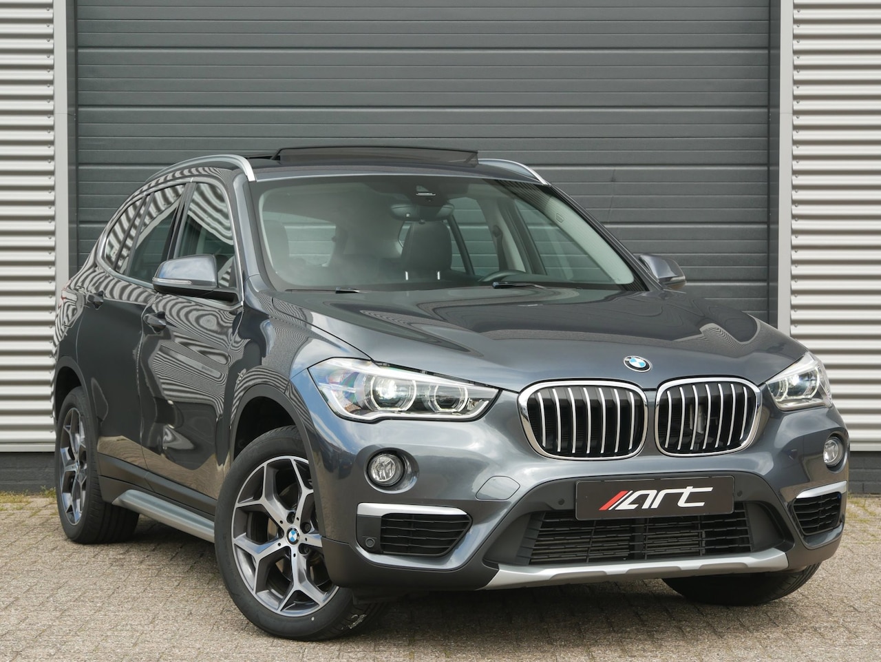BMW X1 - XDrive20i Trekhaak, Pano, ACC, HUD, Memory, Leer, Stoelverwarming - AutoWereld.nl