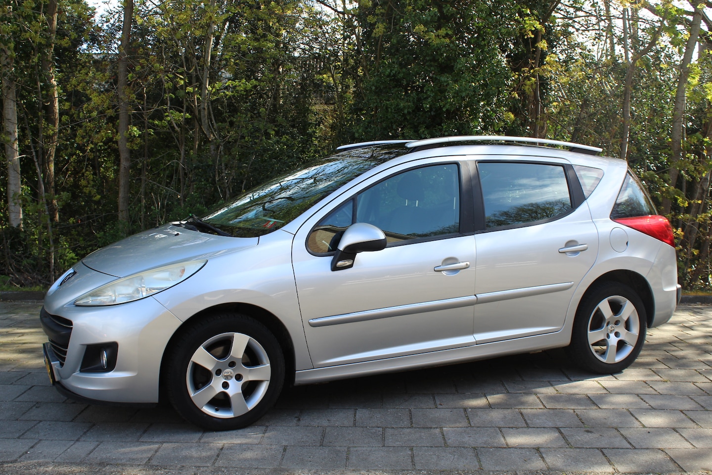 Peugeot 207 SW - 1.6 VTi XS clima cruise panoramadak Nette auto! - AutoWereld.nl