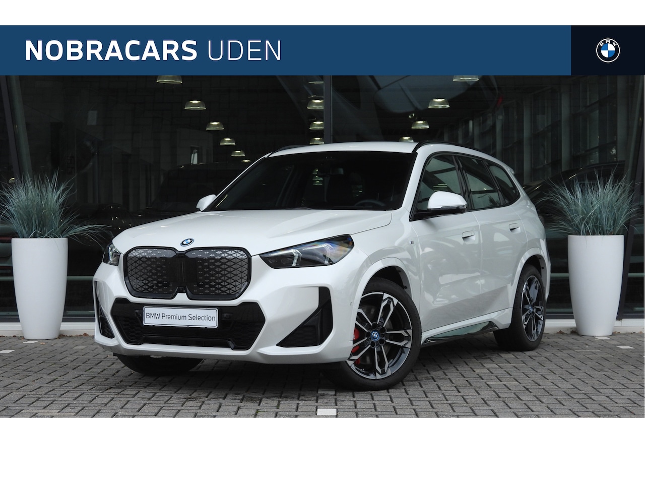 BMW iX1 - eDrive20 High Executive M Sport / Sportstoelen / Adaptieve LED / Comfort Access / M Adapti - AutoWereld.nl