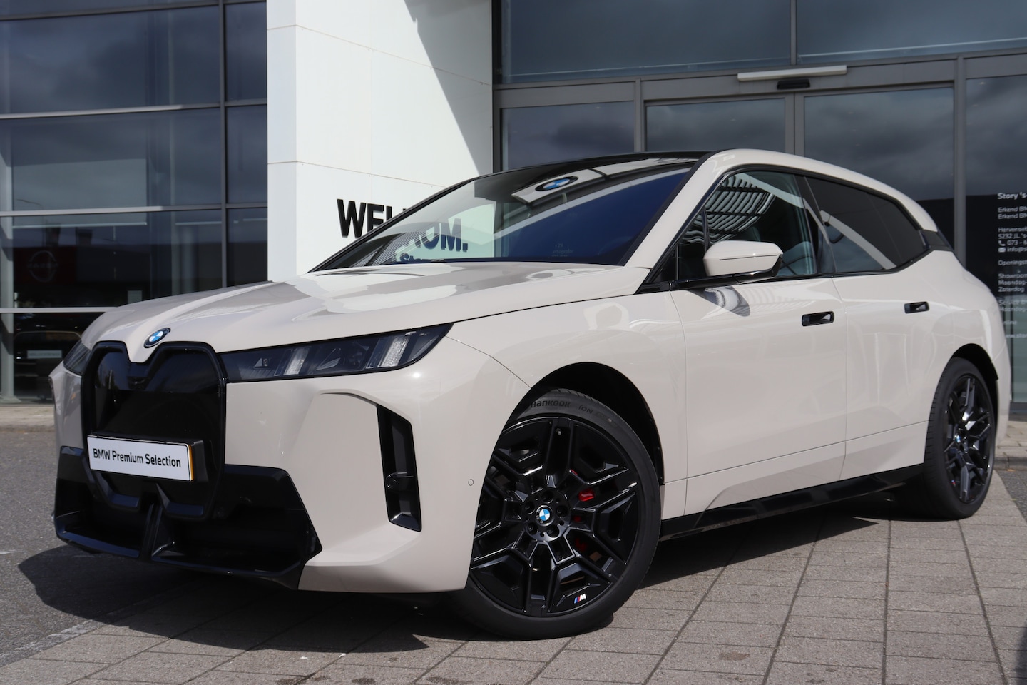 BMW iX - xDrive45 M Sport / Panoramadak Sky Lounge / Trekhaak / Stoelventilatie / Adaptieve LED / H - AutoWereld.nl