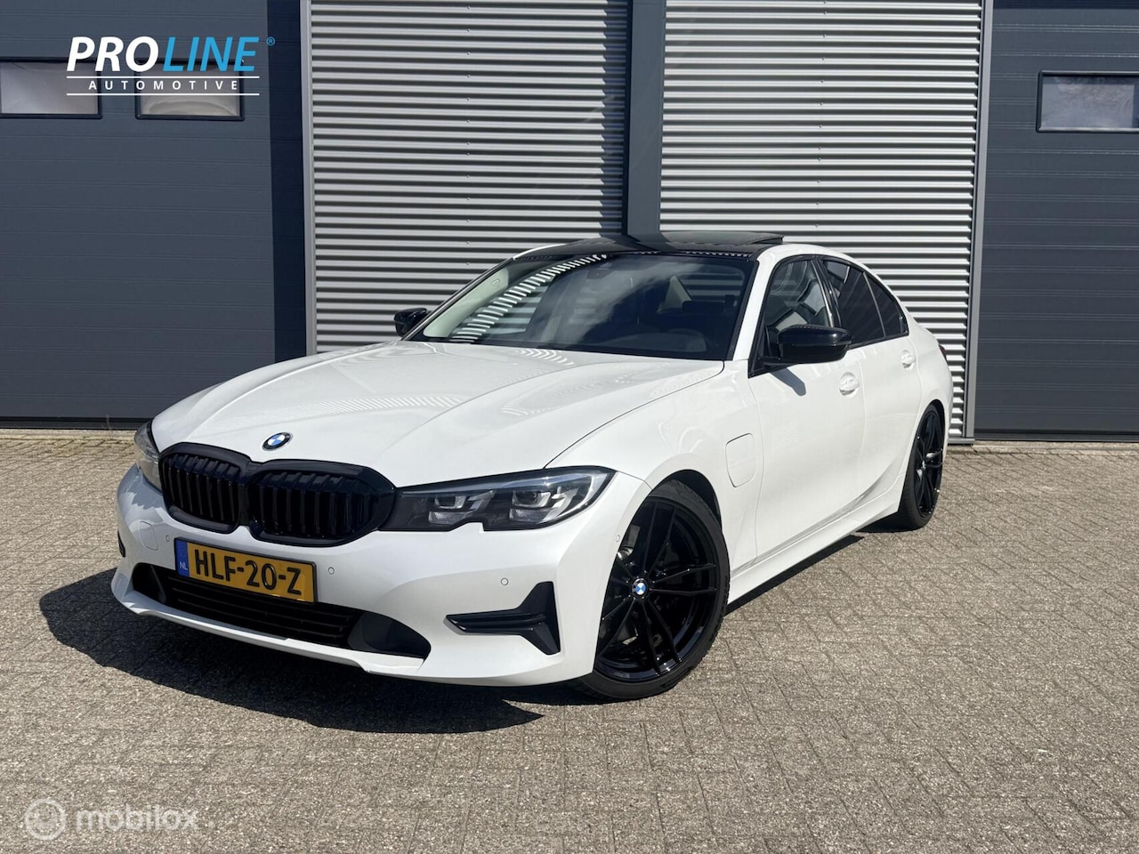 BMW 3-serie - 330e 19-Inch/400PK/Carplay - AutoWereld.nl