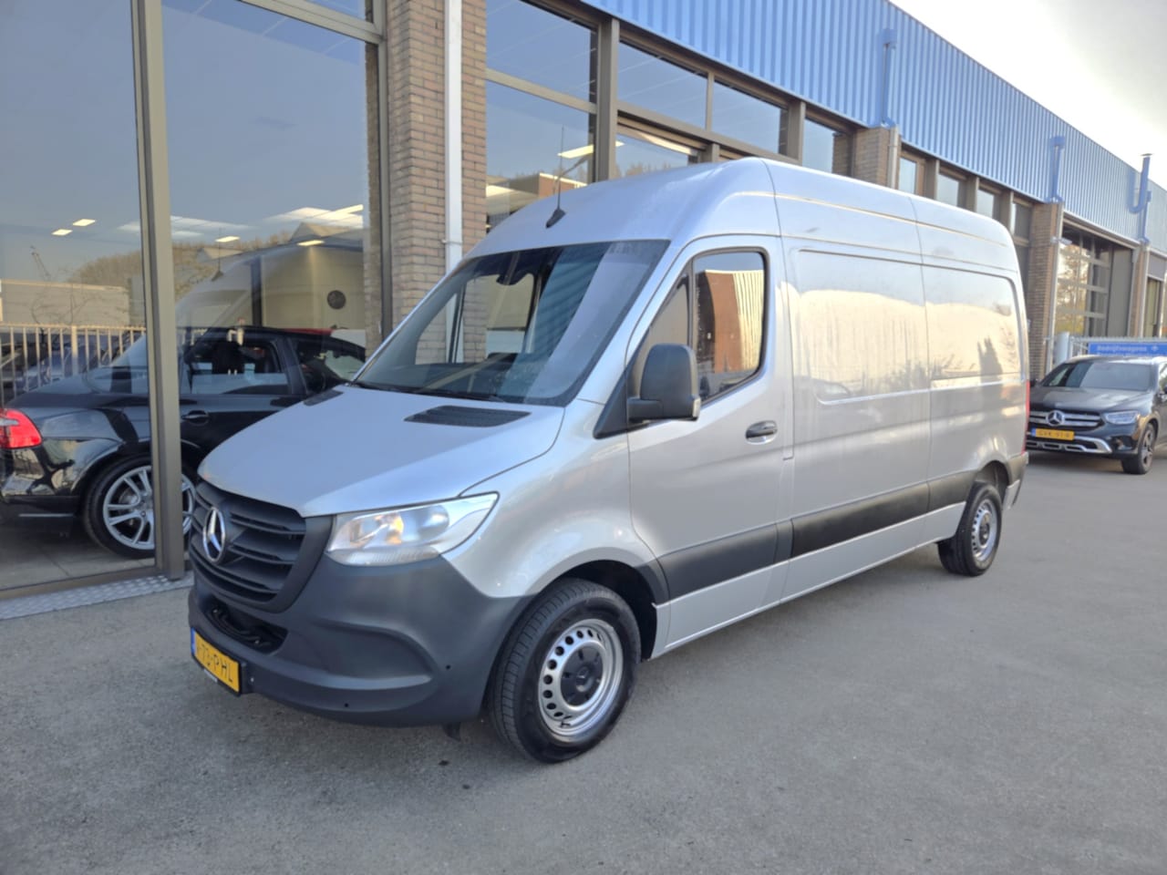 Mercedes-Benz Sprinter - 215 CDI L2/H2 Automaat MBux systeem Airco Achteruitrijcamera - AutoWereld.nl