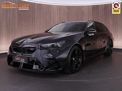BMW 5-serie Touring - M5 |BTW-auto|B&W|pano|M-drive prof|iconic glow|carbon interieur|stoelverwarming & verkoeli