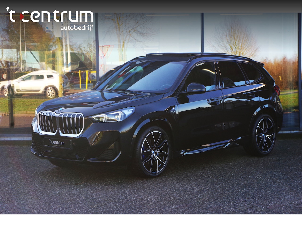 BMW X1 - sDrive20i 170 PK M-Sport, Panoramadak, Adap. Cruise Control, Kuipstoelen, LED - AutoWereld.nl