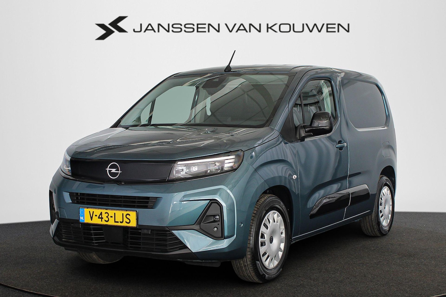 Opel Combo Electric - 136 L1 50kWh Trekhaak Stuurverwarming Adaptieve Cruise - AutoWereld.nl