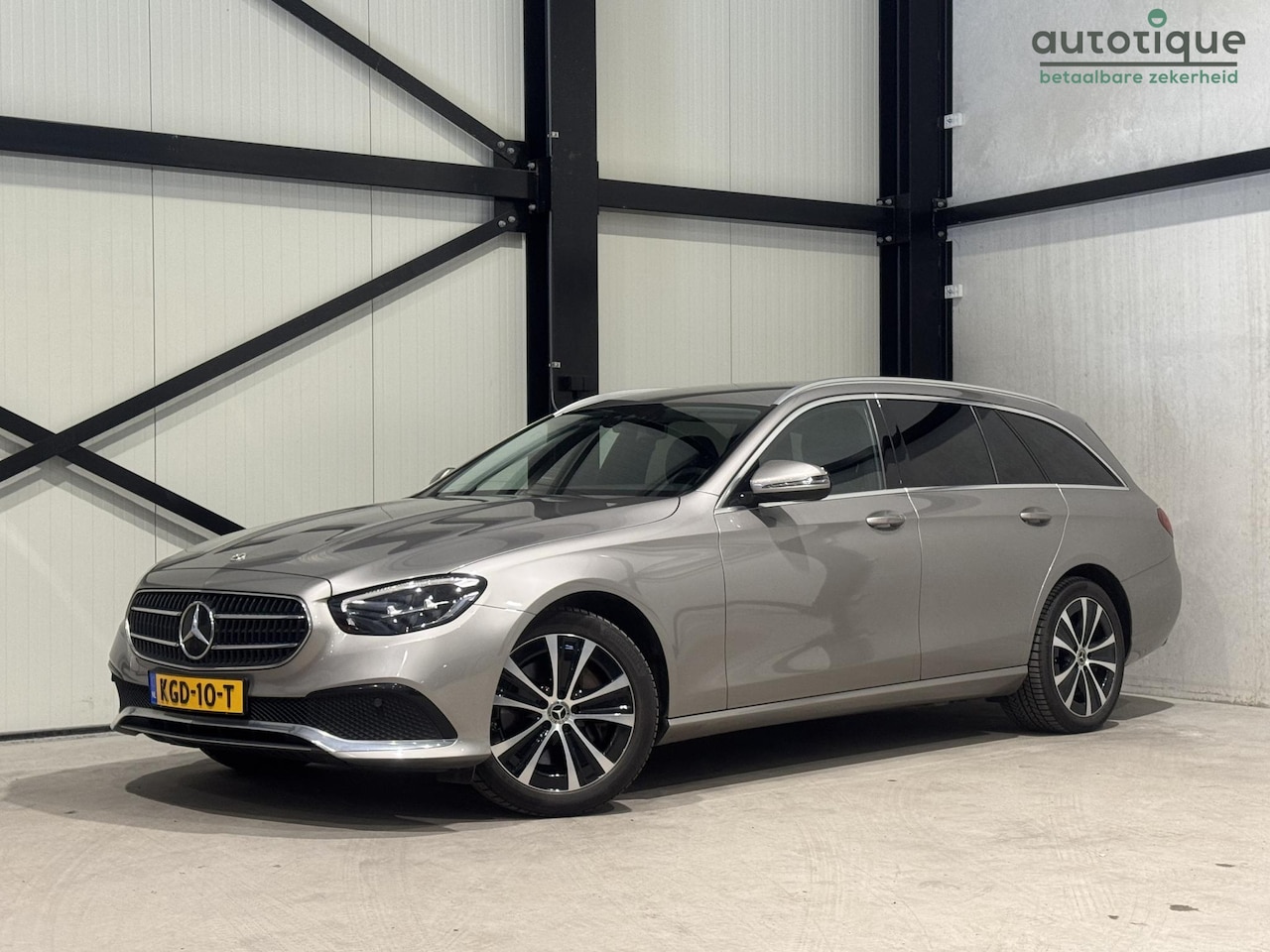Mercedes-Benz E-klasse Estate - 300 e | navi | trekhaak | half-leder | carplay | - AutoWereld.nl