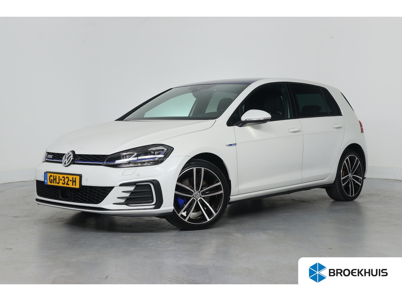 Volkswagen Golf - 1.4 TSI PHEV GTE | Achteruitrijcamera | Airco (automatisch) | Bluetooth telefoonvoorbereid - AutoWereld.nl
