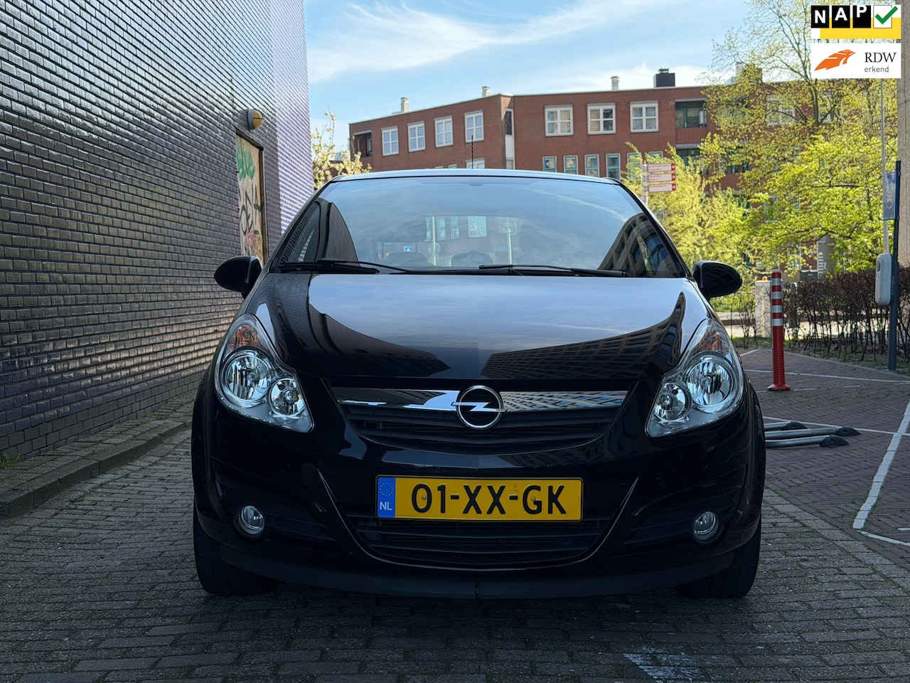 Opel Corsa - 1.4-16V Cosmo AUTOMAAT 24500km NAP AIRCO CURISE PDC LMV 1e Eig - AutoWereld.nl
