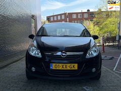Opel Corsa - 1.4-16V Cosmo AUTOMAAT 24500km NAP AIRCO CURISE PDC LMV 1e Eig