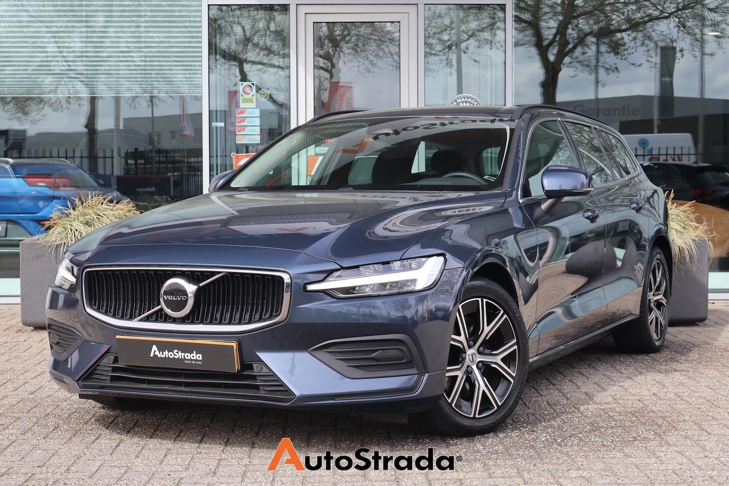 Volvo V60 - B4 Core 197pk | Adaptive Cruise | Climate | Navi | Carplay | Virtual | Trekhaak | Dodehoek - AutoWereld.nl