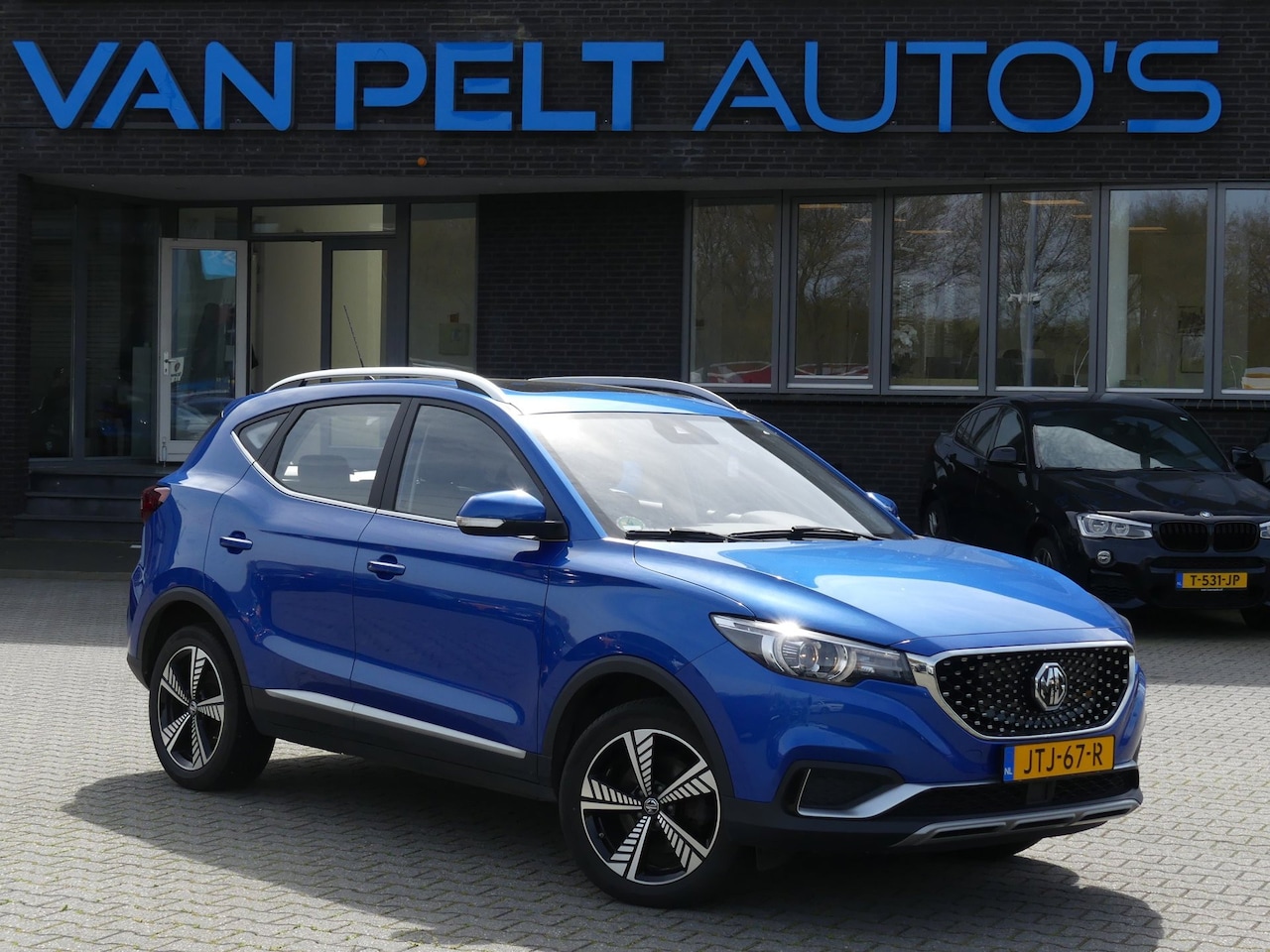 MG ZS - Luxury 45 kWh 3F / PANO / LEDER - AutoWereld.nl